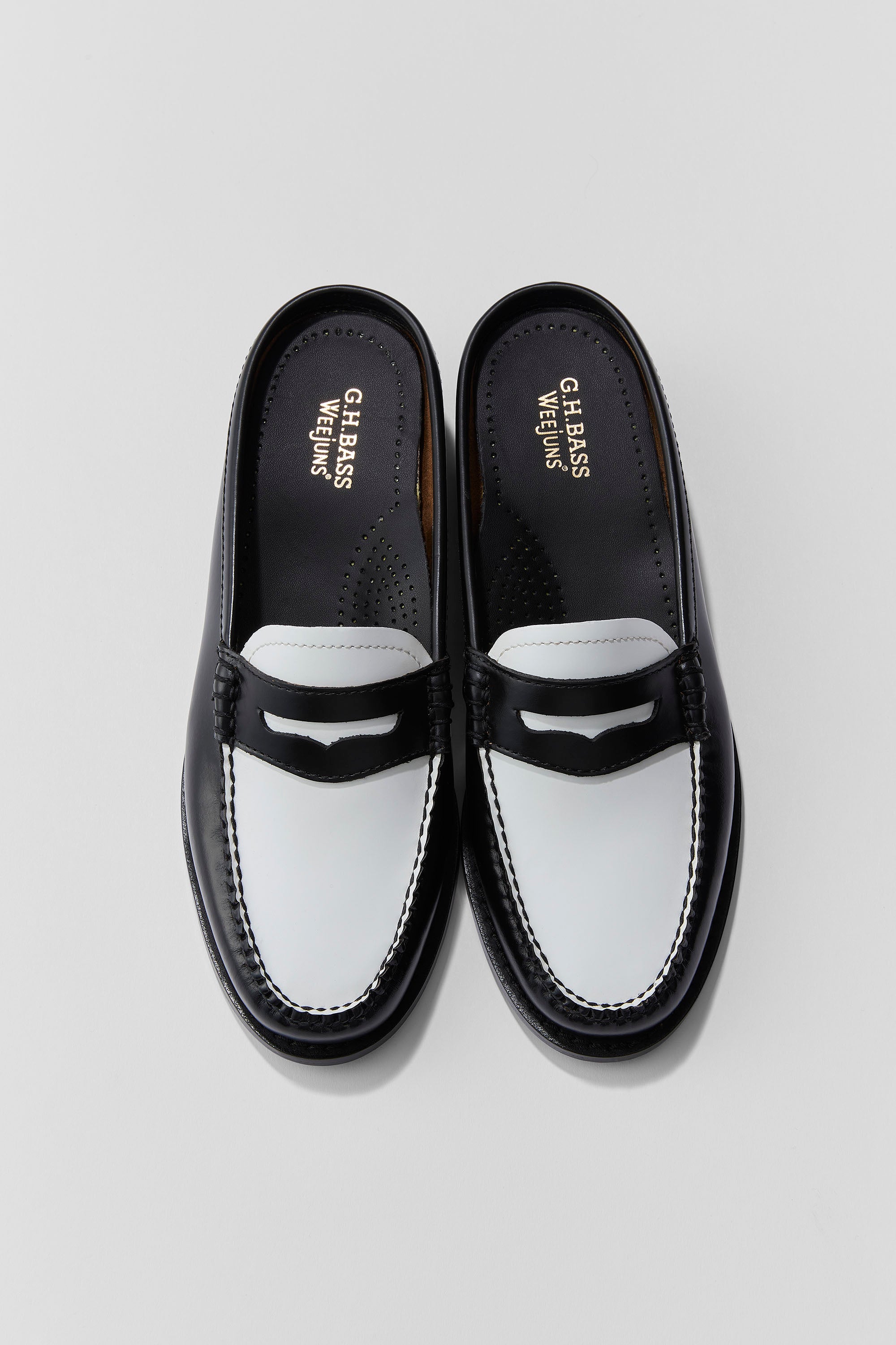 軽快なミュールローファー