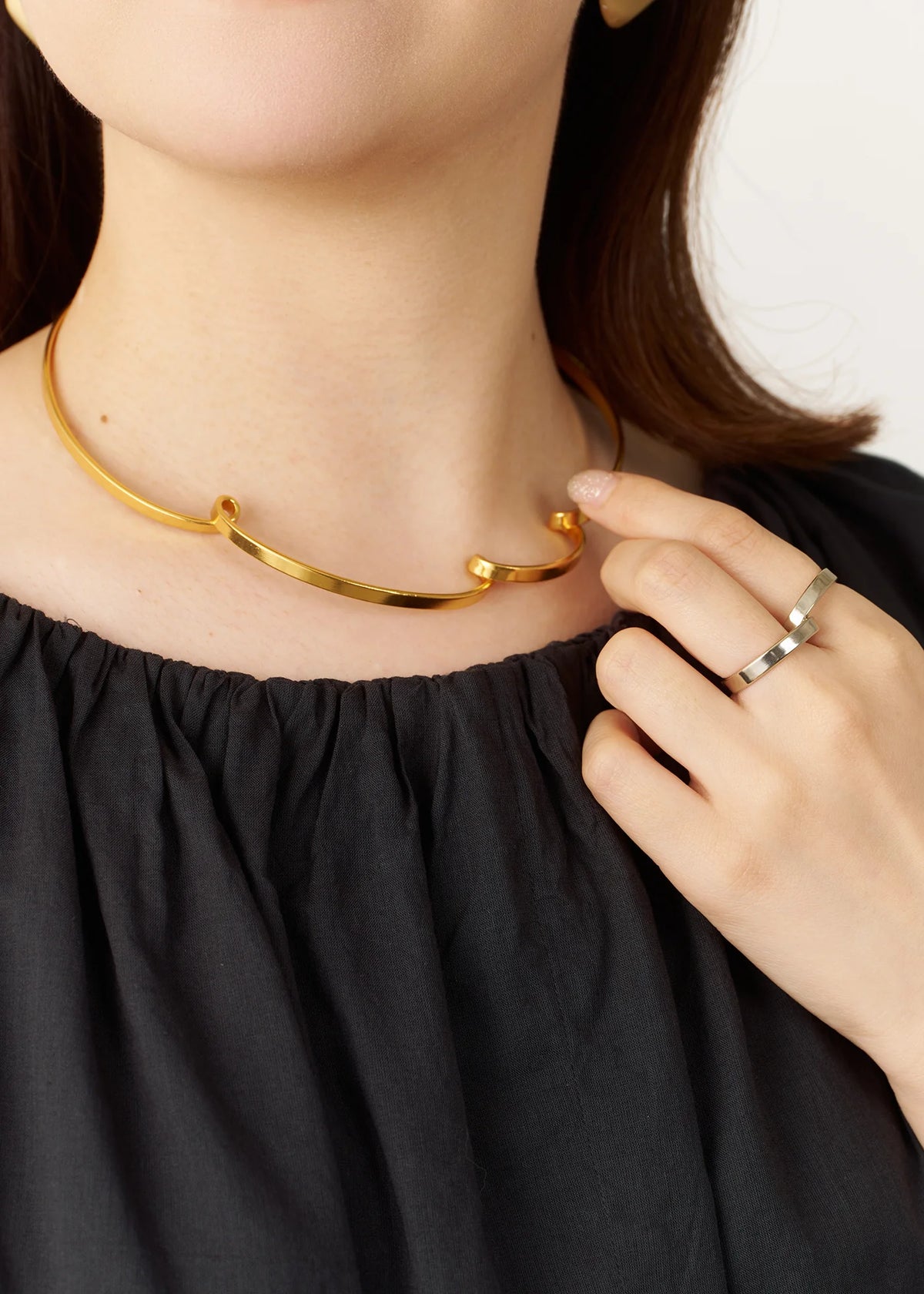 ドレスに合わせるエスプリジュエリー Gold Cloud Choker & Silver Double Finger Ring
