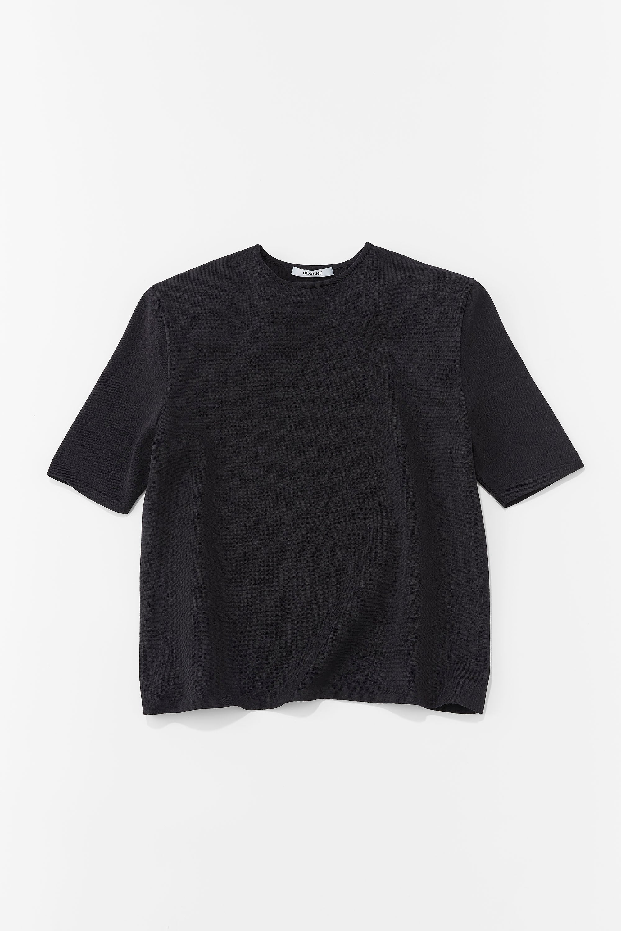 肩で魅せる半袖ニット