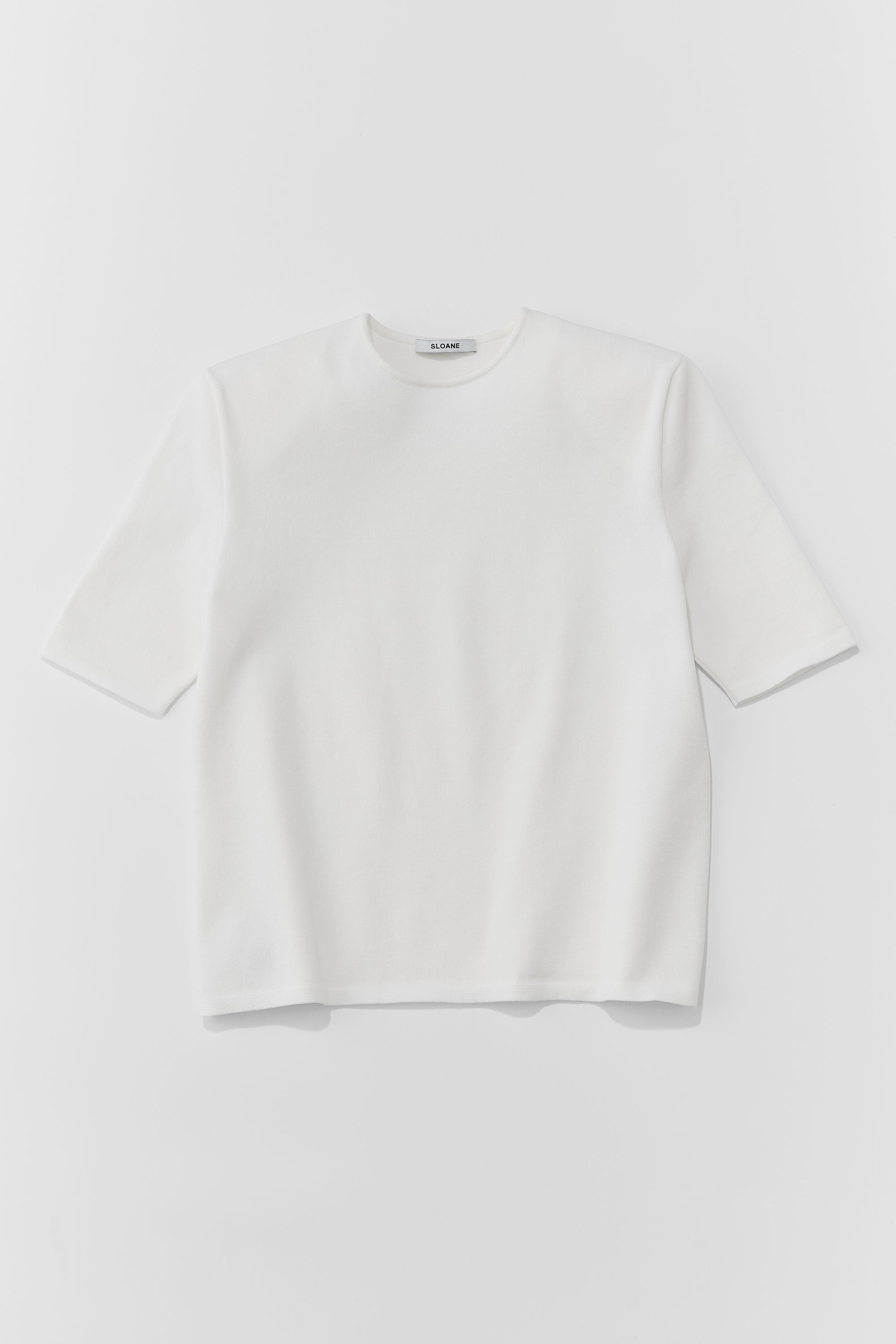 肩で魅せる半袖ニット