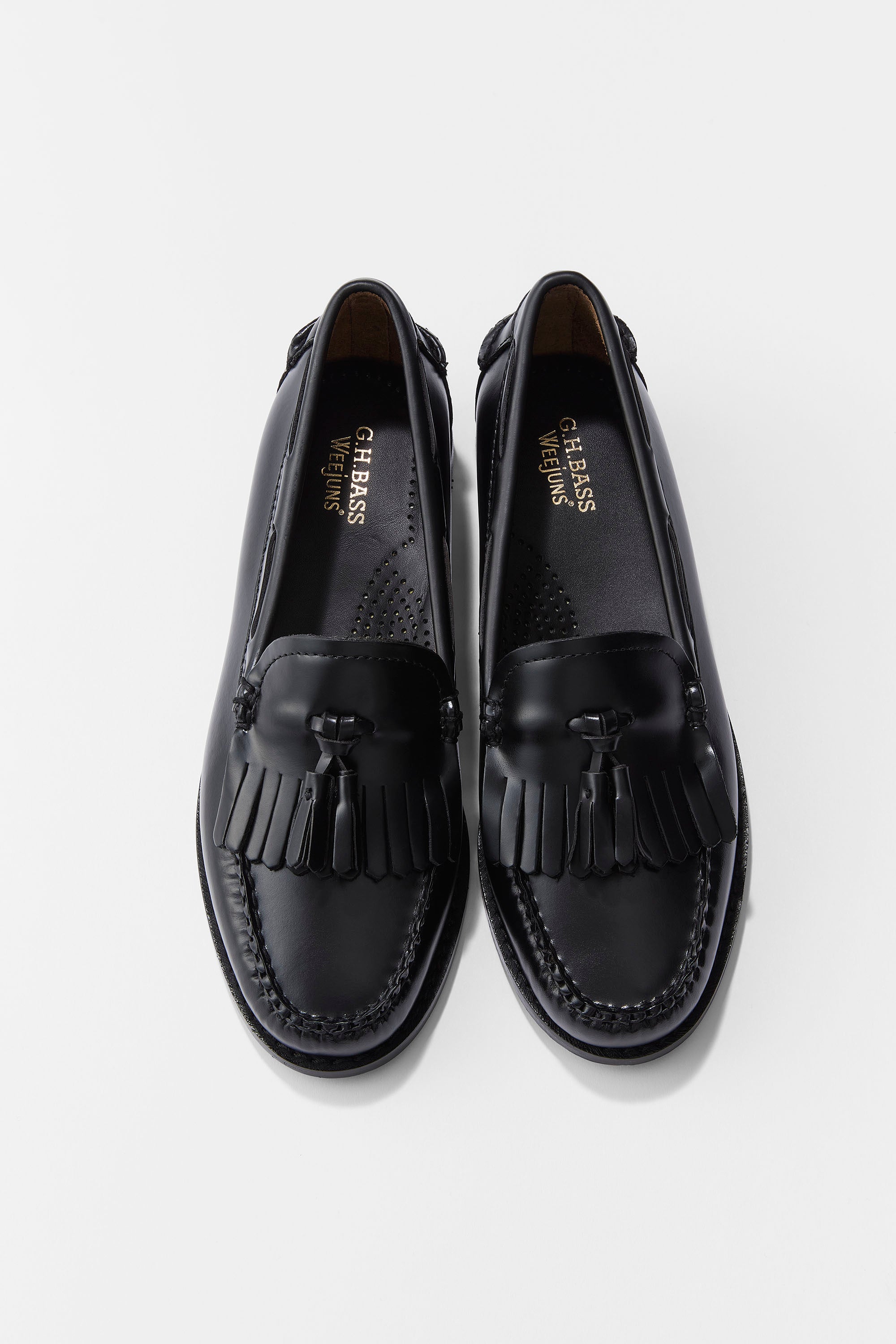 知的なタッセル付きローファー