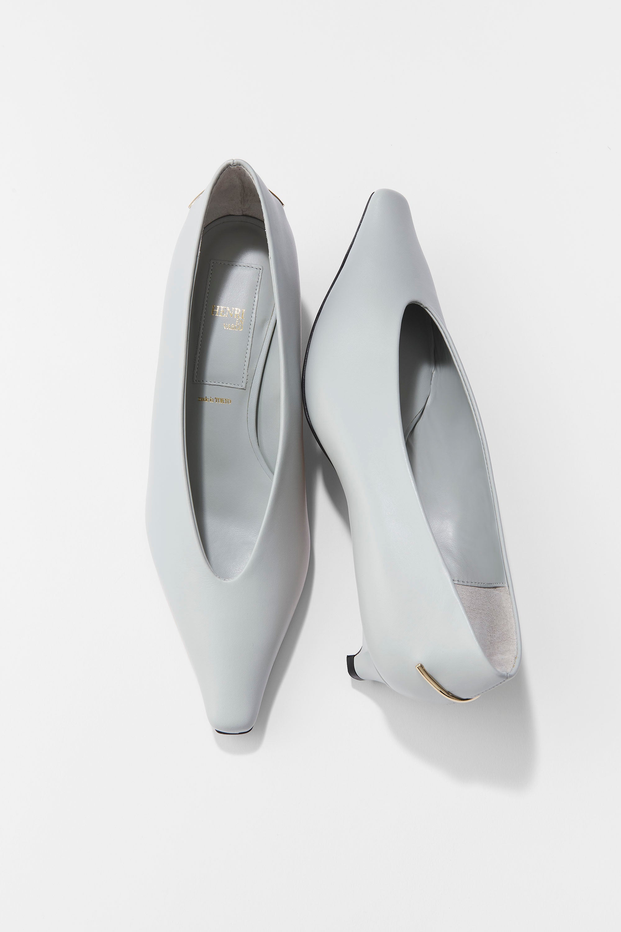 ほんのりモードなパンプス