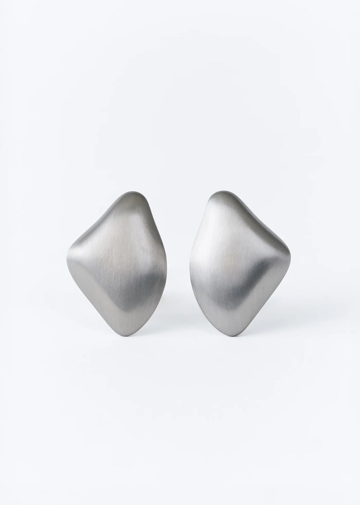 ドレスに合わせるエスプリジュエリー Leaf Clip Earring