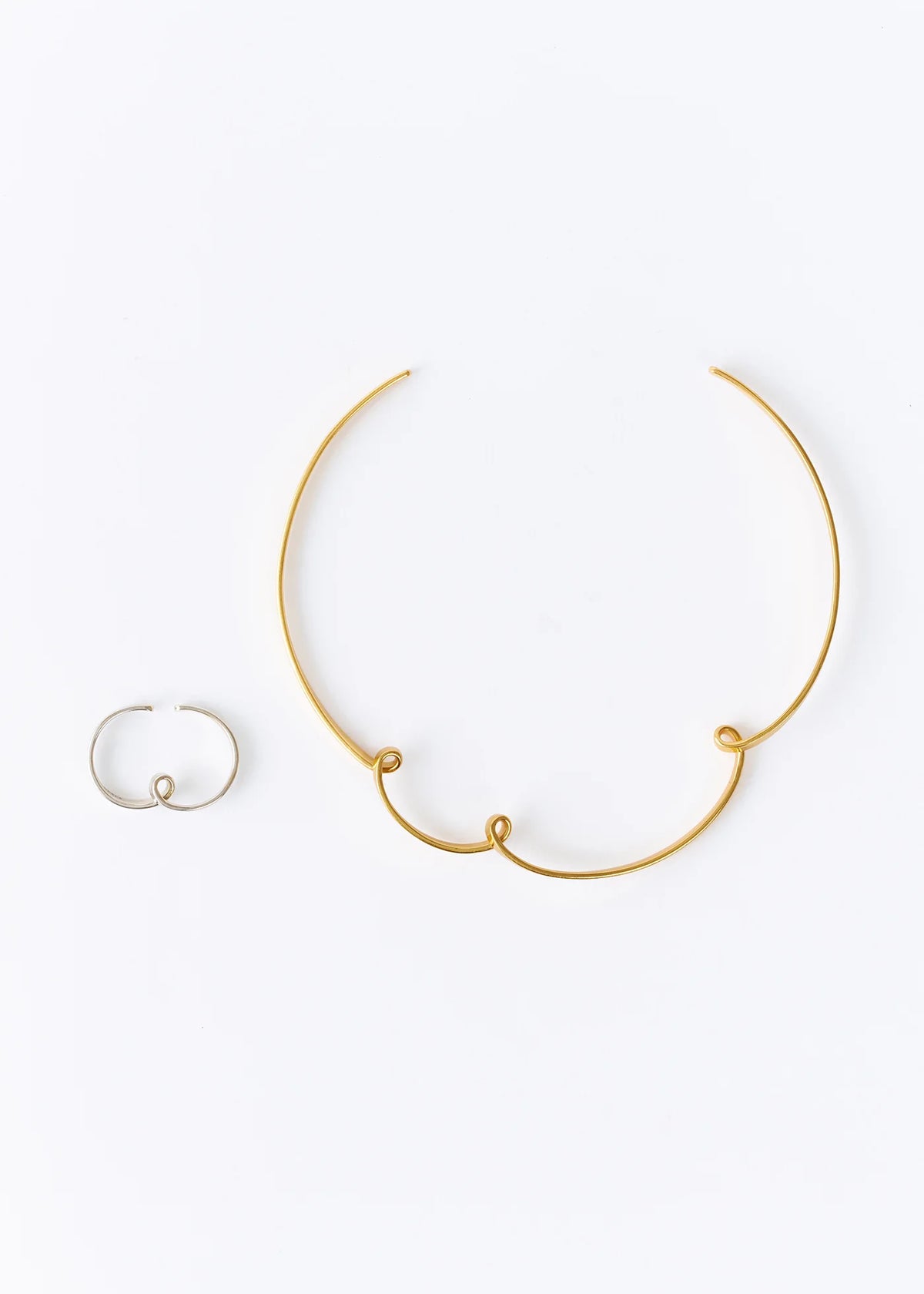 ドレスに合わせるエスプリジュエリー Gold Cloud Choker & Silver Double Finger Ring