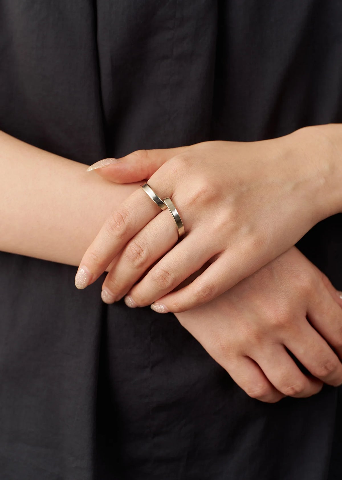 ドレスに合わせるエスプリジュエリー Gold Cloud Choker & Silver Double Finger Ring
