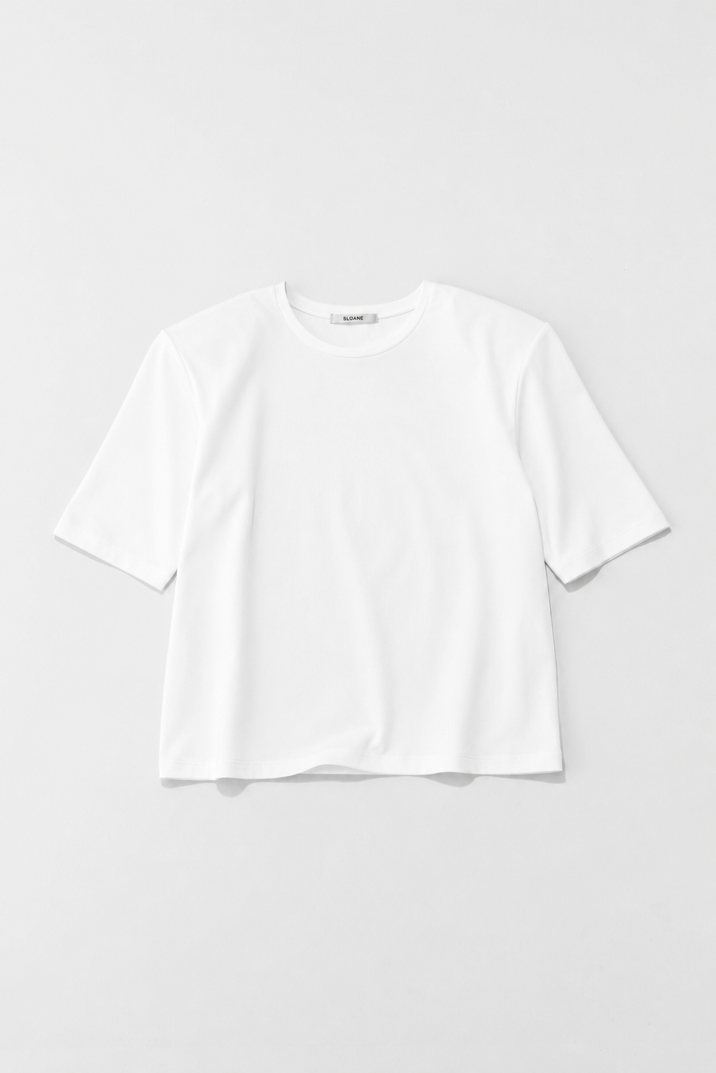 肩で魅せるTシャツ